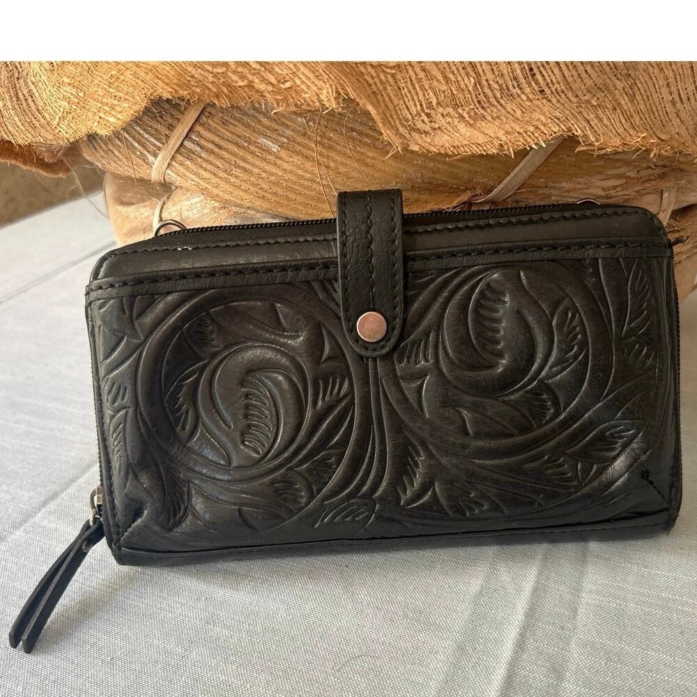 The Sak Black Leather Wallet card Cell Phone Holder Coin Purse Women